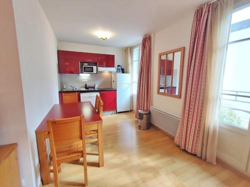 Appartement Val de Jade, Le Coudon, T2, centre Luchon Appartement 35 Rue Victor Hugo 31110 Luchon Midi-Pyrénées