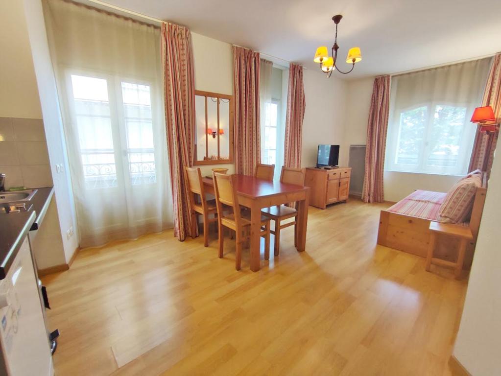 Appartement Val de Jade, Zénitude, T3, centre Luchon Appartement 11, Rue Victor Hugo: Résidence Val de Jade 31110 Luchon