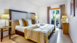 Vale da Ribeira 2BDR House W/ Pool by LovelyStay