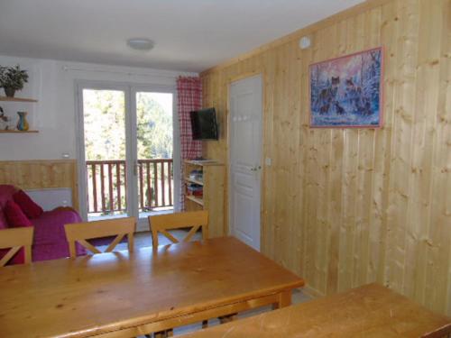 Appartement Appartement Valfréjus, 2 pièces, 6 personnes - FR-1-561-93 Batiment Les Busseroles 563 rue du Cheval Blanc Station de Valfréjus Valfréjus