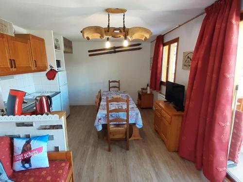 Appartement Appartement Valfréjus, 4 pièces, 8 personnes - FR-1-265-328 Rue du petit arrondaz Modane