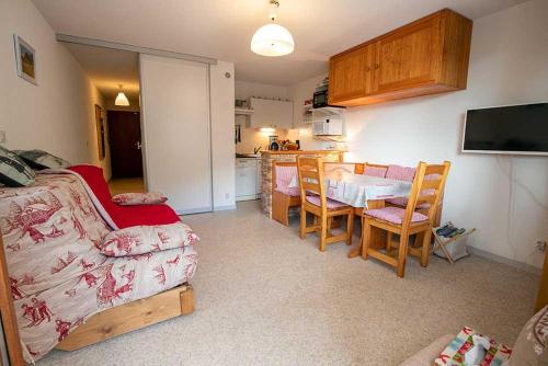 VALFREJUS appartement 2 pièces 35m2, au pied des pistes avec balcon