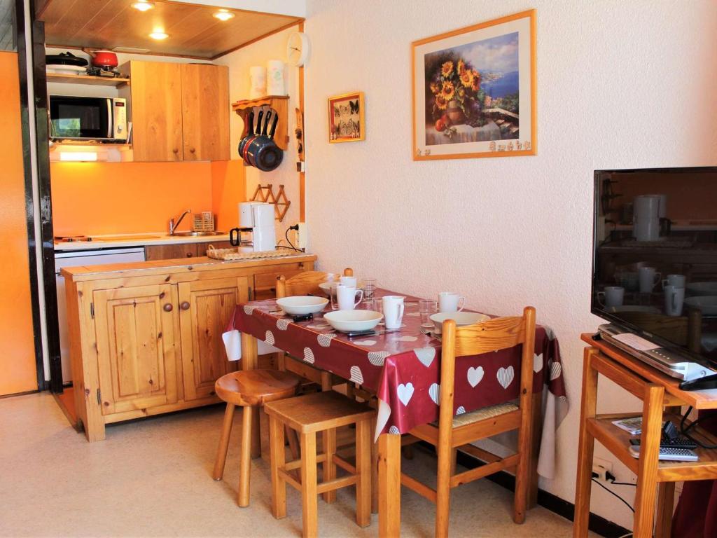 Appartement Appartement Vars, 1 pièce, 4 personnes - FR-1-330B-38 RÃ©sidence Le Lauzet - Les Claux -, 05560 Vars