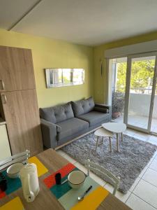 VASTE 2 PIECES / TERRASSE/ GARAGE PRIVE/ BORD DE MER