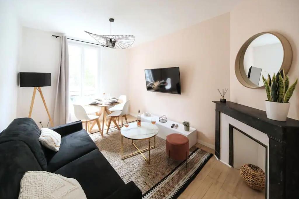 Vaste studio 10 min ORLY 20 min Paris by RER B 91300 Massy