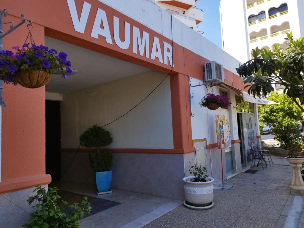 Vau Beach and Moutain Av. São Lourenço da Barrosa Edif. Vaumar Letra A 7º andar B 8500-820 Praia da Rocha, 8500-820 Portimão