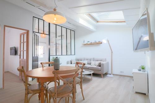 VAUBAN Rare renovated Luxury Loft in Old Antibes 300 m from beach