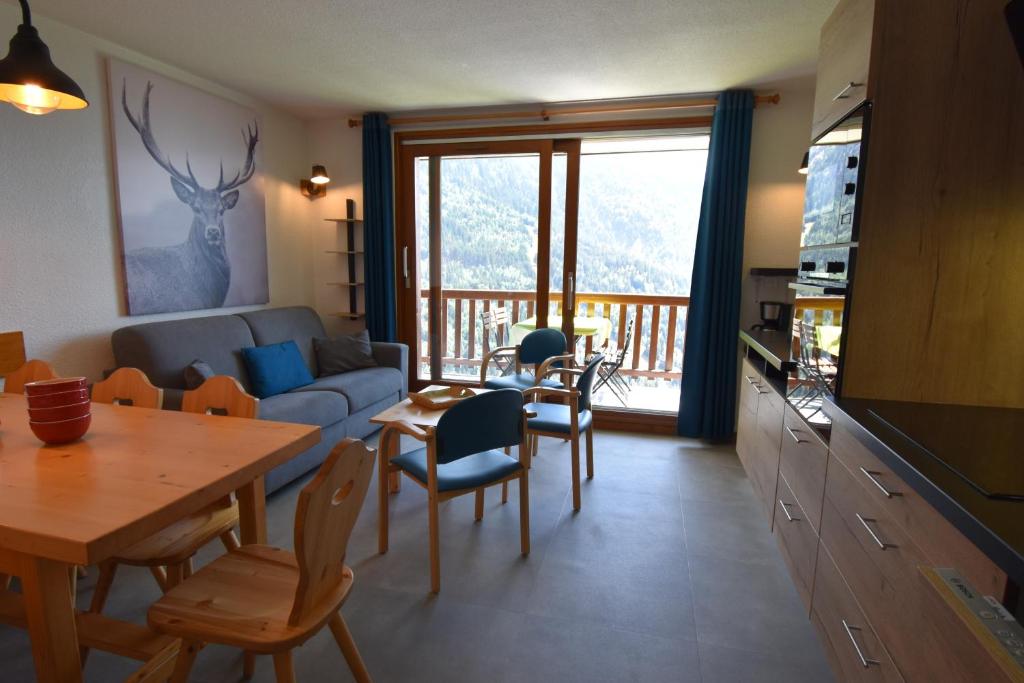 Appartement VAUJANYLOCATIONS - COCHETTE II APT 17 Place de la Fare 38114 Vaujany