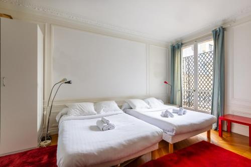 Veeve - Balcony Bliss steps from the Bois de Boulogne