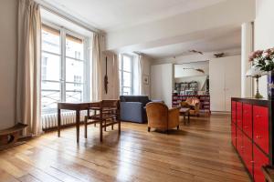 Veeve - City Break In Saint-Germain-des-Prés