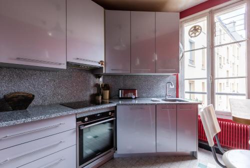 Veeve - Muted Beauty in Batignolles