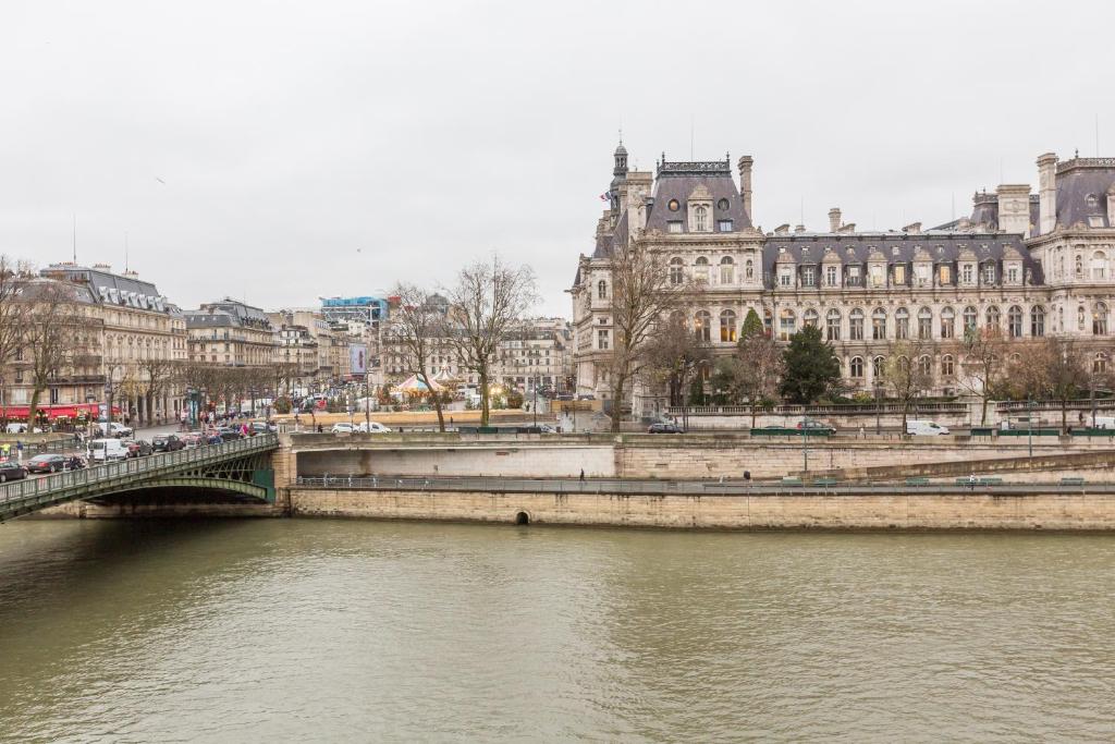 Veeve - Quai aux Fleurs Apartment Quai aux Fleurs, 75004 Paris