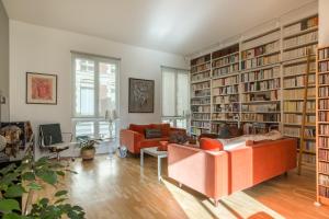 Veeve - The Library Wall