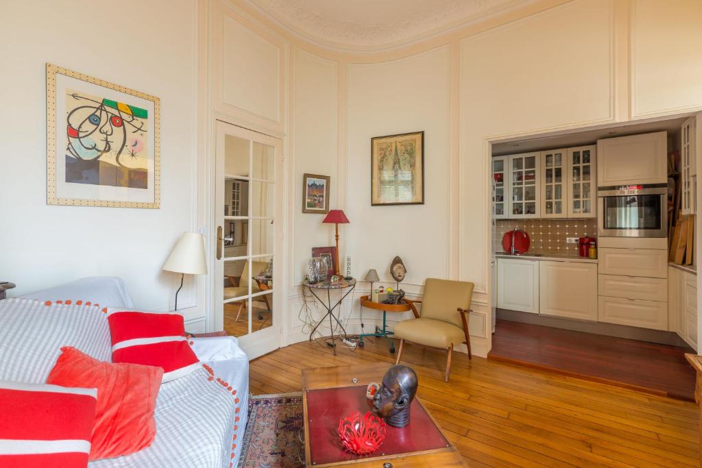 Appartement Veeve - Vintage & Eclectic in the 17th 8 rue de Tocqueville 75017 Paris