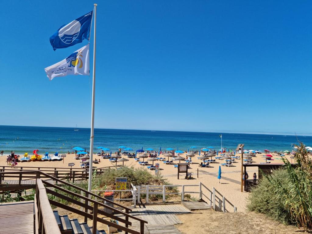 Velamar Praia 411 - 300m da praia 52 Rua Columbano Bordalo Pinheiro Apartamento 411, 2ºandar, 8200-161 Albufeira