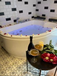 Vénus Love Room Jacuzzi en toute intimité