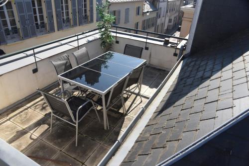 VERSAILLES CHATEAU AU CALME TERRASSE