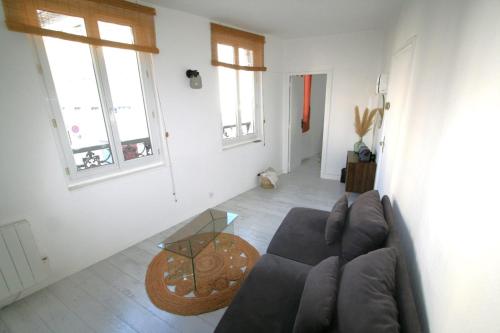 Very bright 30m at 200m from the beach