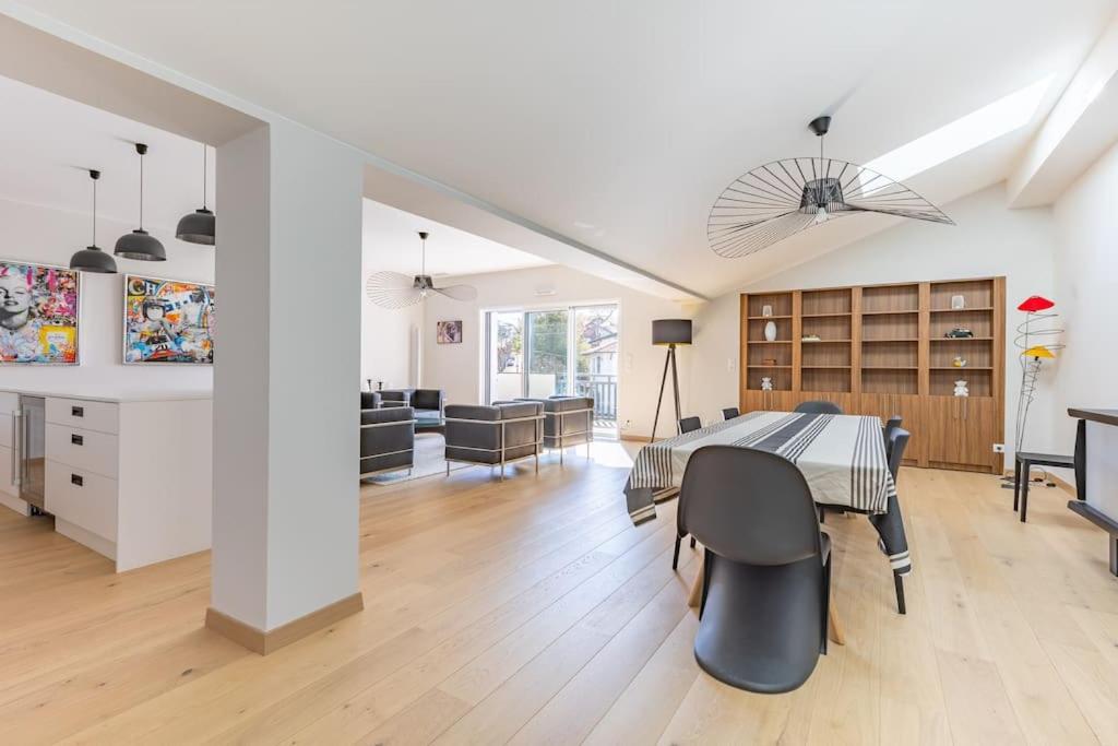 Very bright 66m with balcony 93300 Aubervilliers