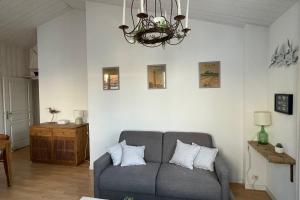 Appartement Very bright nest with terrace in the village 7 Rue Gustave Dechézeaux 17630 La Flotte -1