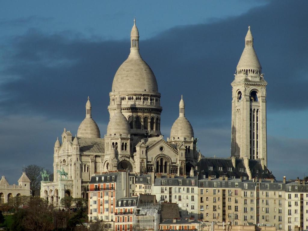 Very Cœur 22 RUE FEUTRIER PARIS, FRANCE, 75018 Paris