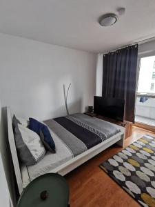 Very central (6 min walking from AlexanderPlatz)