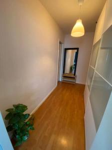 Very central (6 min walking from AlexanderPlatz)
