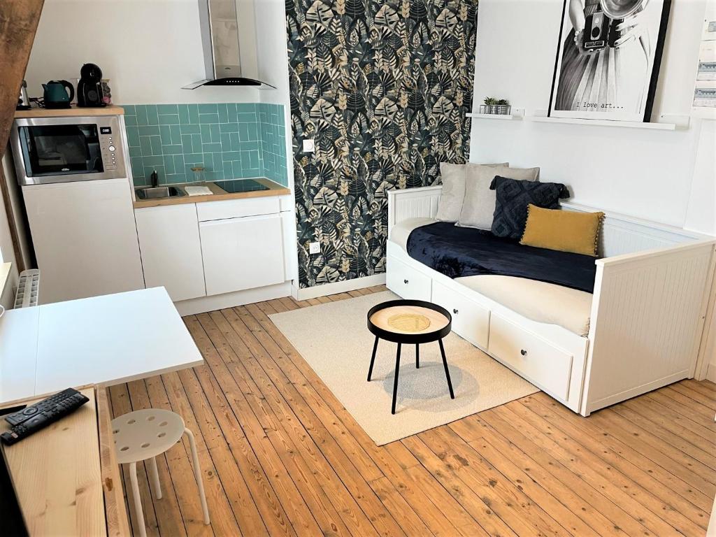 Very cosy flat in heart of Old Town of Nice near beach