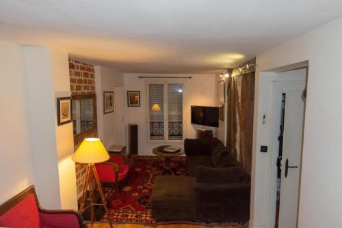 Very French Two Bedroom in the Heart of Paris
