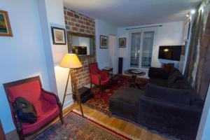 Very French Two Bedroom in the Heart of Paris