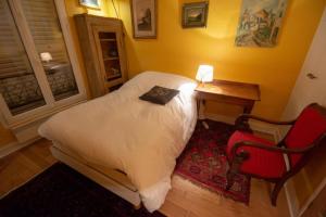 Very French Two Bedroom in the Heart of Paris