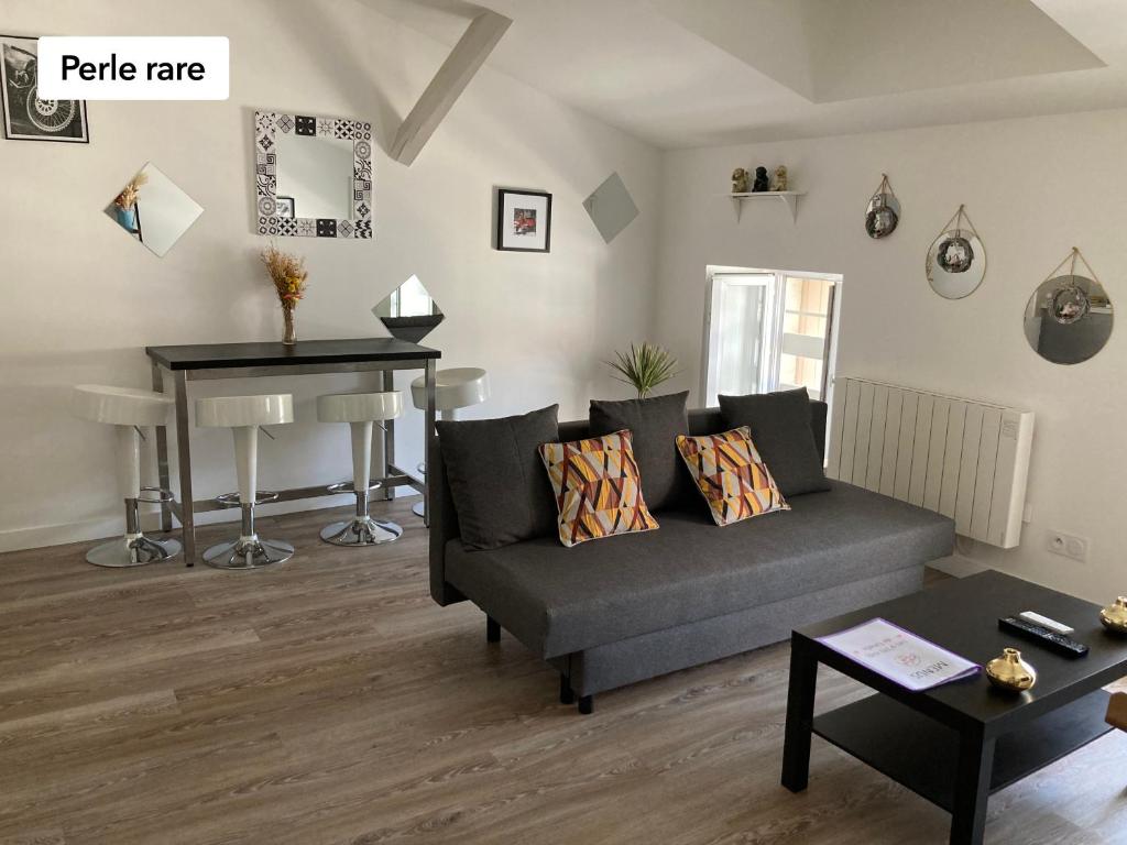 Very large design cocoon with beautiful sea view 83140 Six-Fours-les-Plages