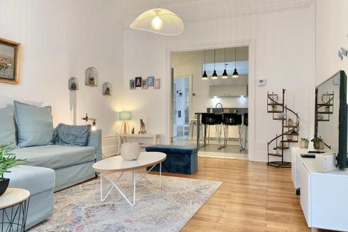 Very nice bourgeois apartment for 6 StationTram #J0