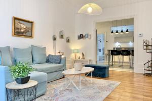 Very nice bourgeois apartment for 6 StationTram #J0