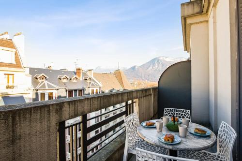 Very nice flat with terrace in the heart of Annecy Old Town - Welkeys