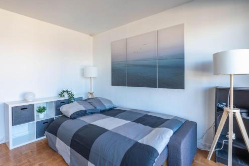Very quiet apartment five minutes from the RER