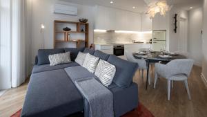 Viana Window House