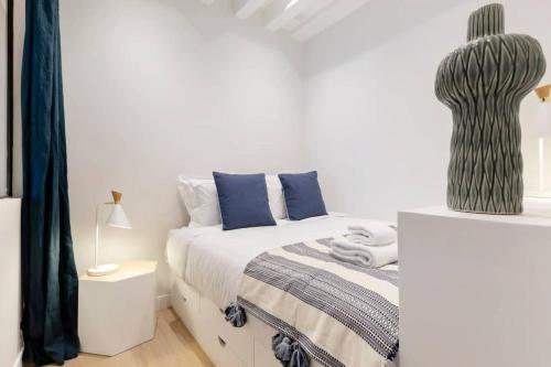 Vibrant 2 Bedroom Apartment in Paris