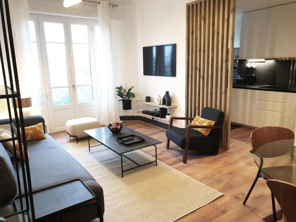 Appartement Vichy : Le 5e - Appartement design dans un ancien palace 35 Rue Sainte-Cécile 03200 Vichy