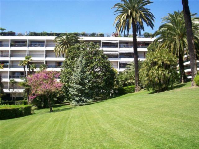Vieil Antibes, plage de sable, avec parking 06600 Antibes