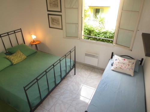 Vieux Nice, grand 2 pièces sur jardins, parking, calme