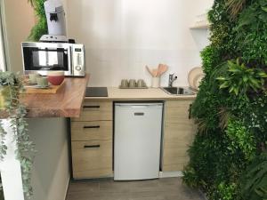 Appartement Vieux Port - Gare TGV - Canebière - hypercentre - JUNGLE STUDIO - wifi 45 Rue Curiol 13001 Marseille Provence-Alpes-Côte d\'Azur