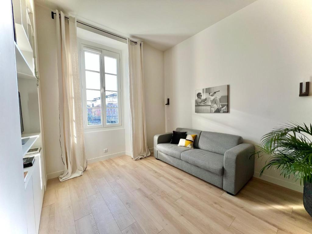 Viewing the park, amazing decorated separate Bedroom 13 Place Massena, 06000 Nice