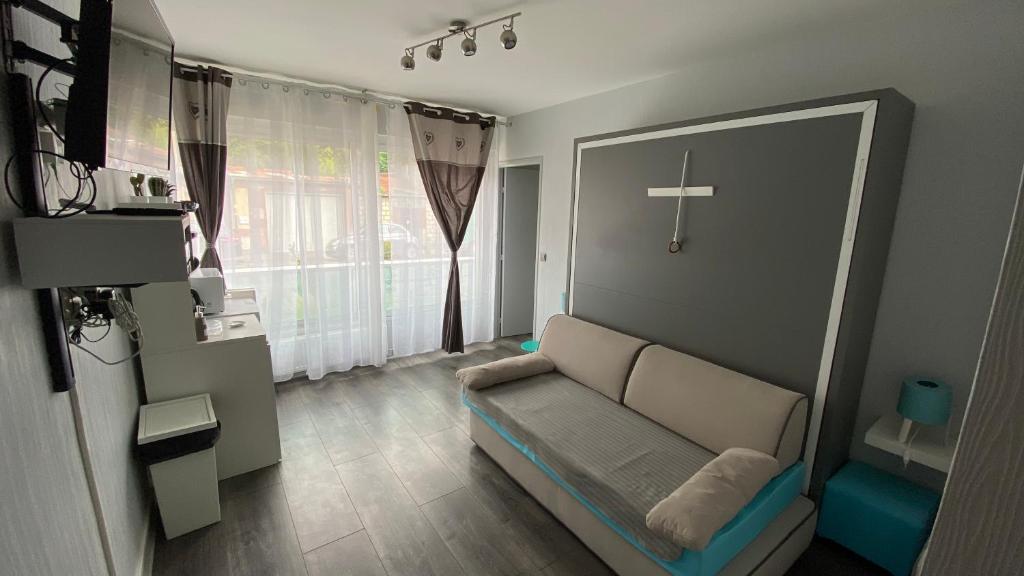 Vikaro 52156 Montjoie