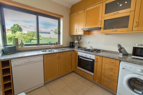 Vila Branca Townhouse w/ Pool & Free Parking