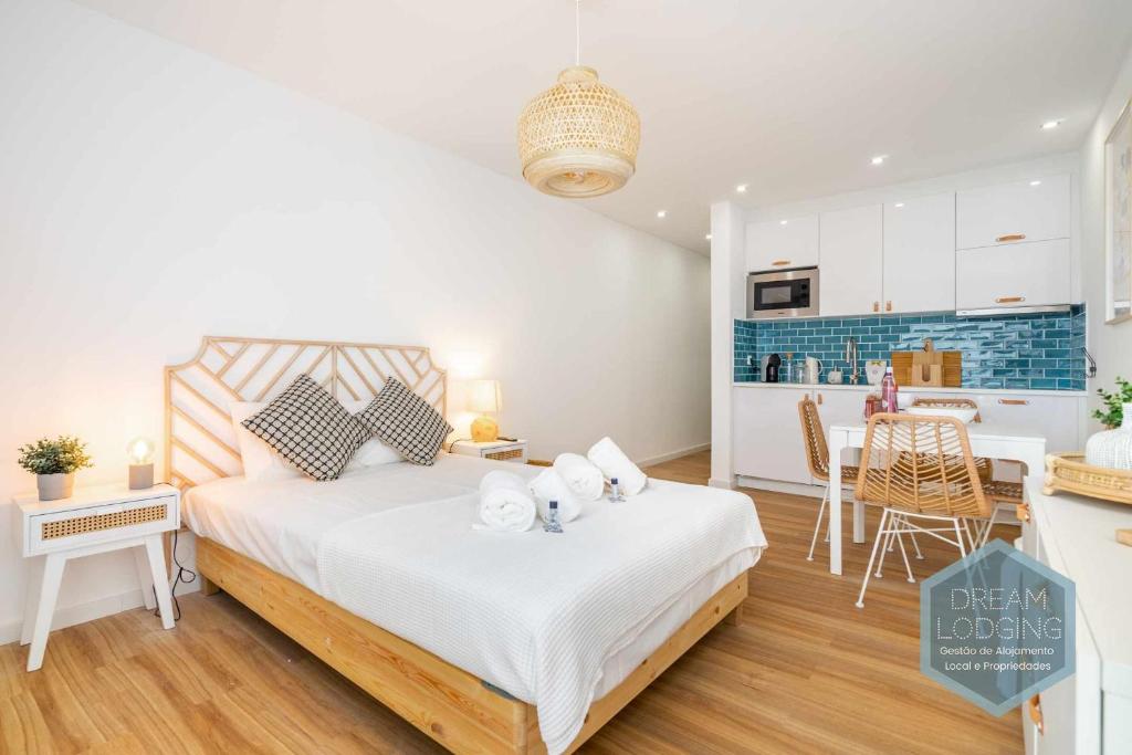 Vila Magna 211 - Dream Lodging Rua Vasco Santana EDF. Vila Magna, AP 211 C, 8200-291 Albufeira