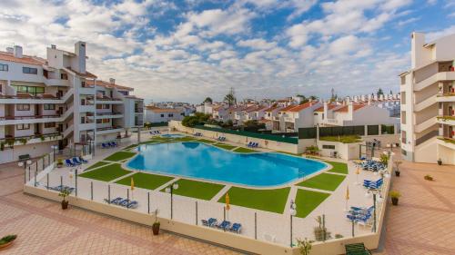 Vila Magna Apartment W/ Pool by LovelyStay
