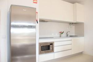 Vila Rosa Sunny Apartment W/ Pool by LovelyStay