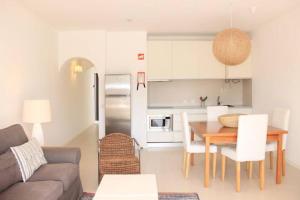Vila Rosa Sunny Apartment W/ Pool by LovelyStay