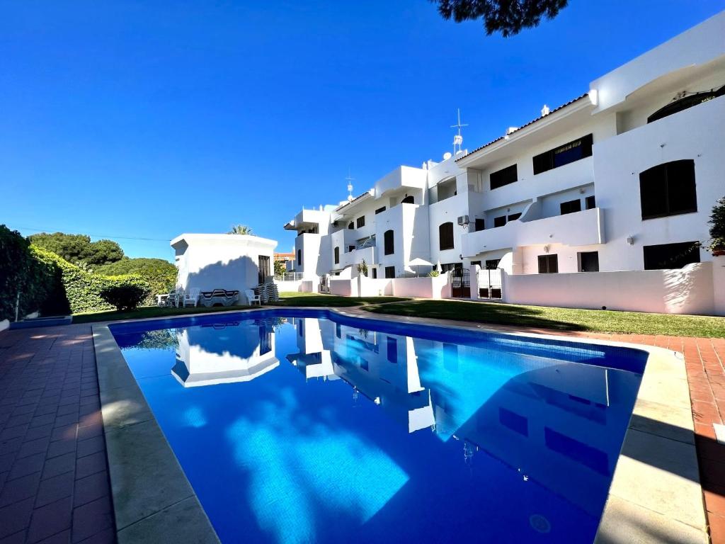 VILAMOURA BRIGHTNESS WITH POOL by HOMING Edifício Jardins do Mar, 4, 8125-503 Vilamoura